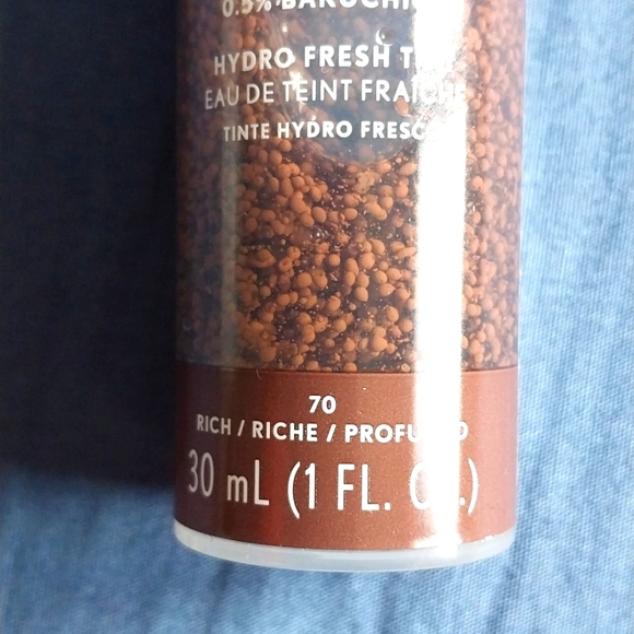 New Covergirl Simply Ageless Skin Perfector Essence - Picture 7 of 7